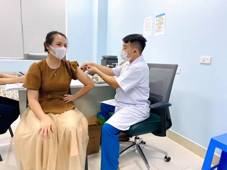  Tiêm vaccine phòng COVID-19 vẫn là biện pháp hữu hiệu giúp bảo vệ chúng ta phòng ngừng dịch bệnh, khỏi mắc bệnh nặng và tử vong.