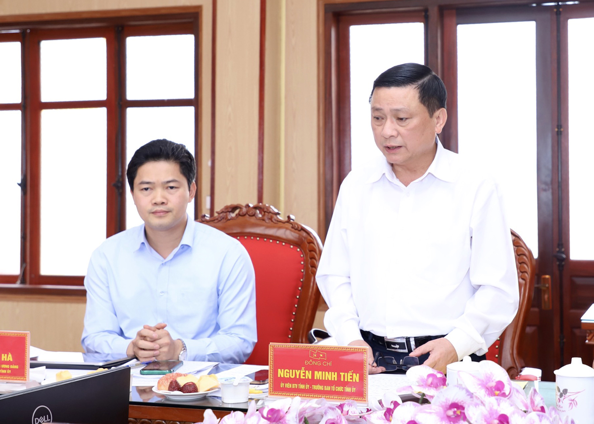 Trưởng Ban Tổ chức Tỉnh ủy Nguyễn Minh Tiến phát biểu tại buổi làm việc. 