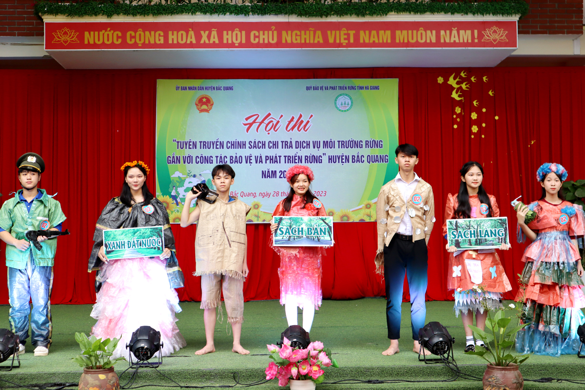 Tuyên truyền cho người dân về công tác phát triển và bảo vệ rừng qua hội thi tại huyện Bắc Quang

