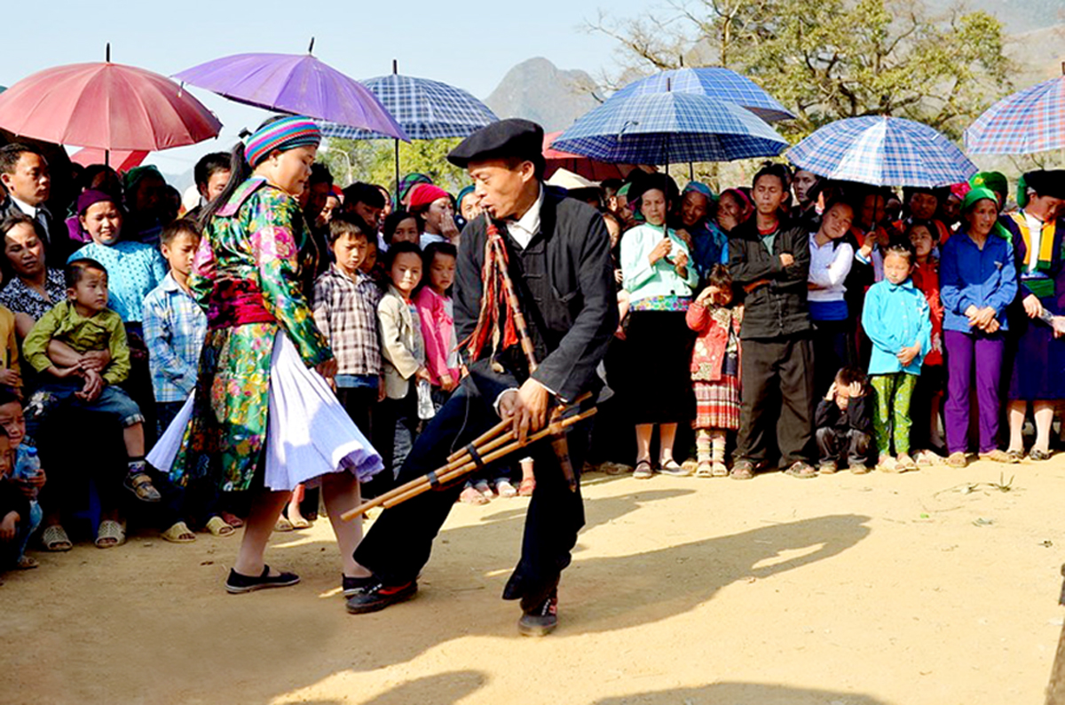 Múa khèn trong Ngày hội Văn hóa dân tộc Mông huyện Mèo Vạc.