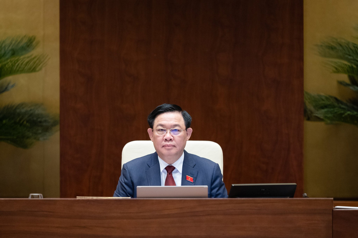 Chủ tịch Quốc hội Vương Đình Huệ chủ trì phiên họp
