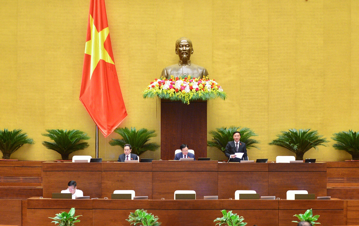 Phó Chủ tịch Quốc hội Nguyễn Khắc Định điều hành phần thảo luận
