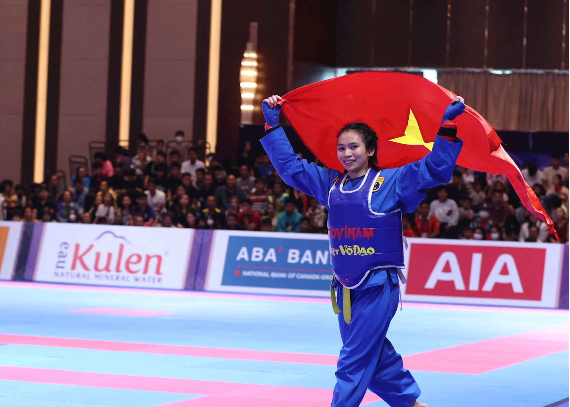 Lê Thị Hiền trở thành vận động viên giành tấm Huy chương vàng đầu tiên cho vovinam Việt Nam tại SEA Games 32. 