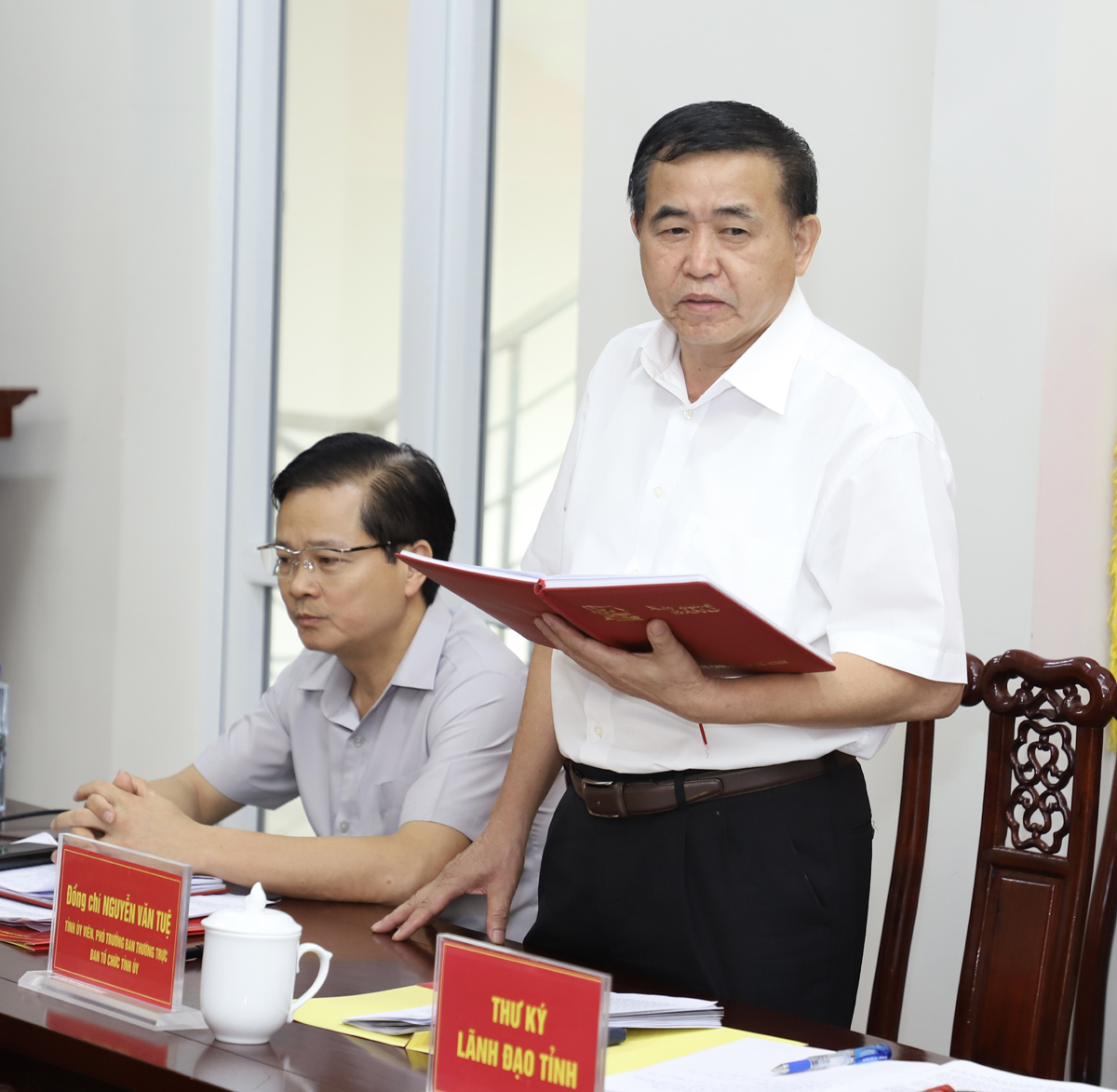 Phó Trưởng ban Tổ chức Tỉnh ủy Nguyễn Văn Tuệ phát biểu tại hội nghị
