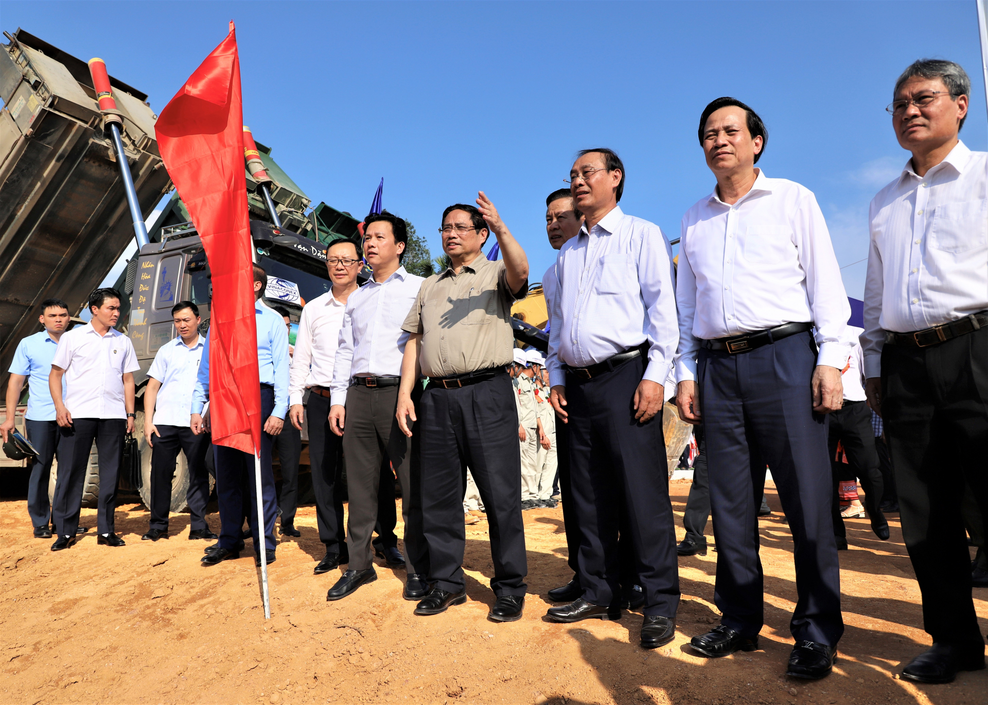 Thủ tướng Phạm Minh Chính thị sát hướng tuyến dự án