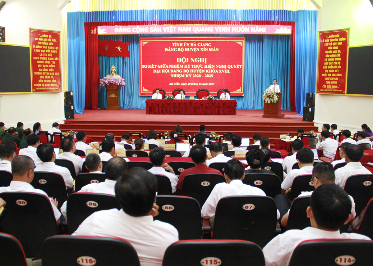 Hội nghị sơ kết giữa nhiệm kỳ thực hiện Nghị quyết Đại hội Đảng bộ huyện Xín Mần.
