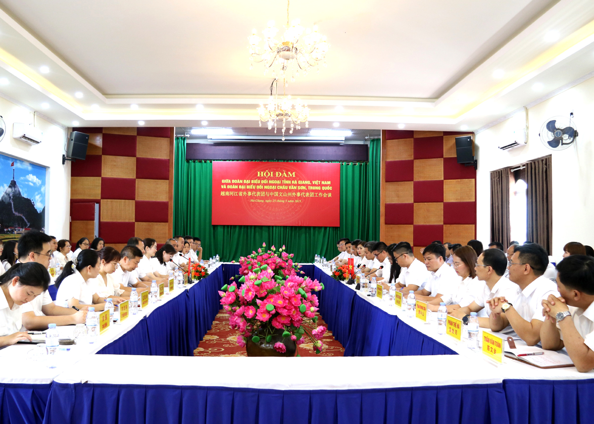 Hội đàm giữa đoàn đại biểu đối ngoại tỉnh Hà Giang và đoàn đại biểu đối ngoại châu Văn Sơn, Trung Quốc
