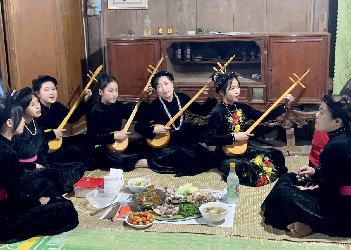 Xã Minh Sơn thành lập Câu lạc bộ hát then, đàn tính phục vụ du khách.
