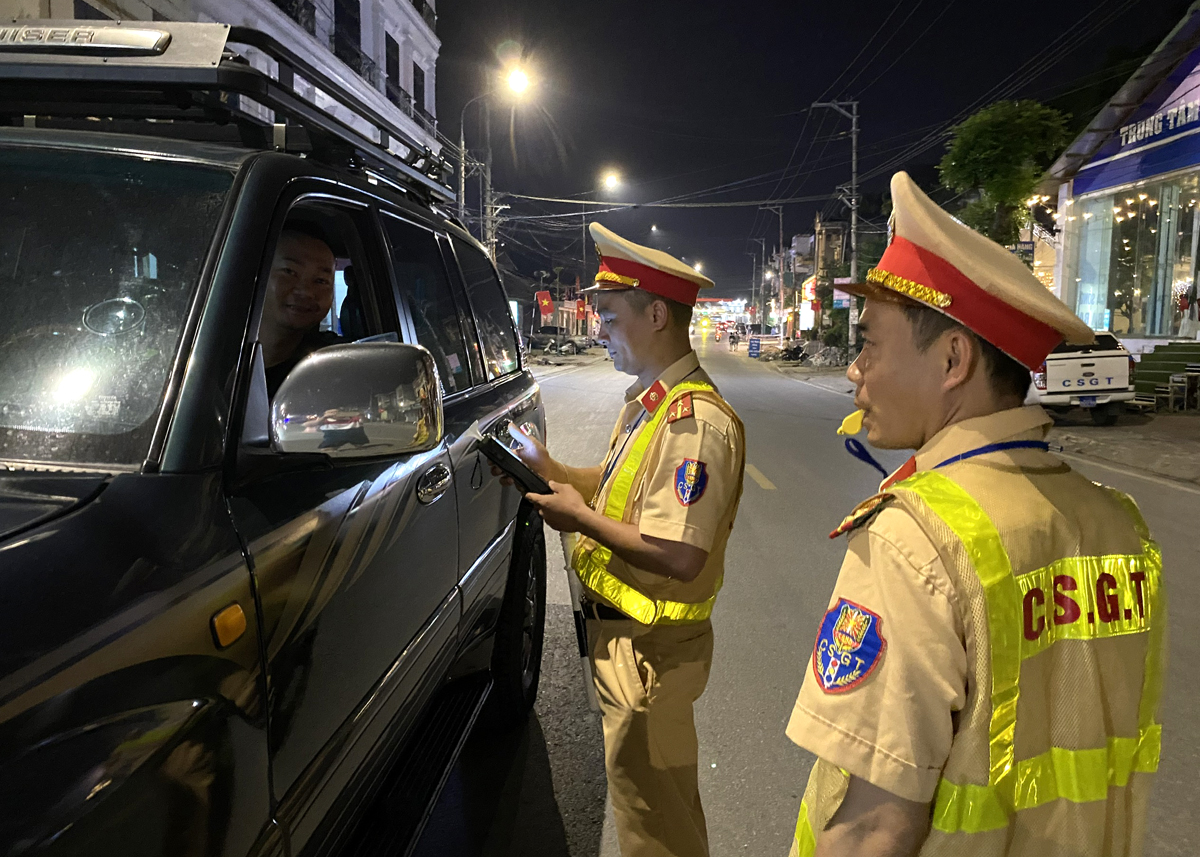 Đội Cảnh sát Giao thông, Công an TP. Hà Giang tăng cường kiểm tra nồng độ cồn trong dịp nghỉ lễ vừa qua.

