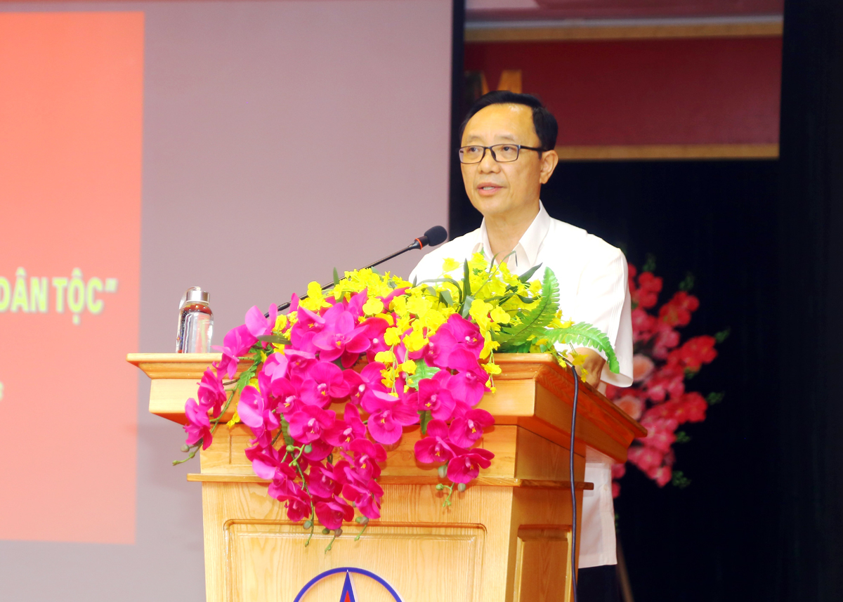 Phó Bí thư Thường trực Tỉnh ủy, Chủ tịch HĐND tỉnh Thào Hồng Sơn phát biểu chỉ đạo tại hội nghị.