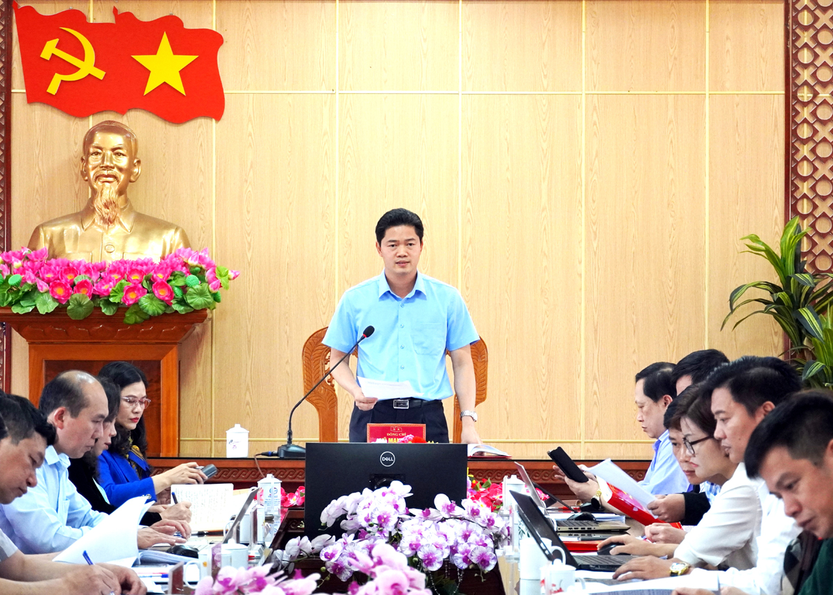 Trưởng Ban Tuyên giáo Tỉnh ủy Vũ Mạnh Hà làm việc với BTV Huyện ủy Mèo Vạc.
