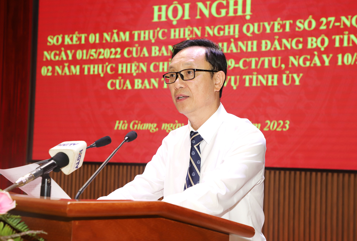 Phó Bí thư Thường trực Tỉnh ủy Thào Hồng Sơn phát biểu khai mạc hội nghị
