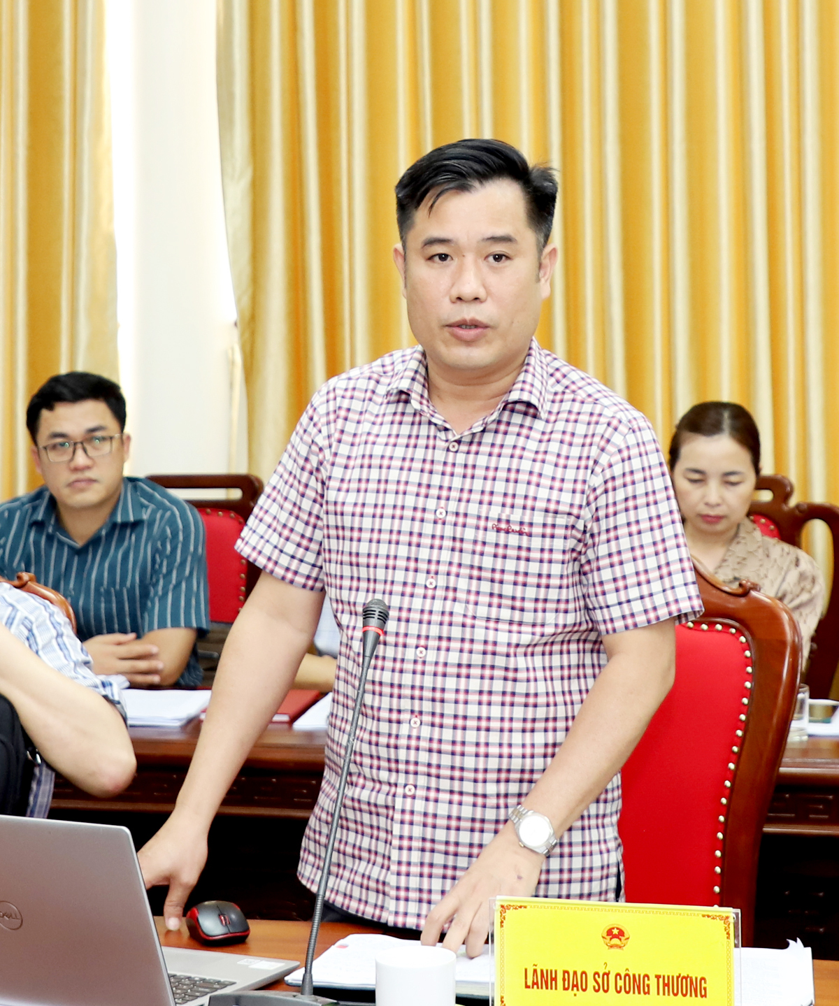 Lãnh đạo Sở Công thương đề nghị huyện Quang Bình đẩy mạnh hoạt động thương mại gắn với chuyển đổi số để đưa các sản phẩm nông sản lên sàn giao dịch thương mại điện tử.