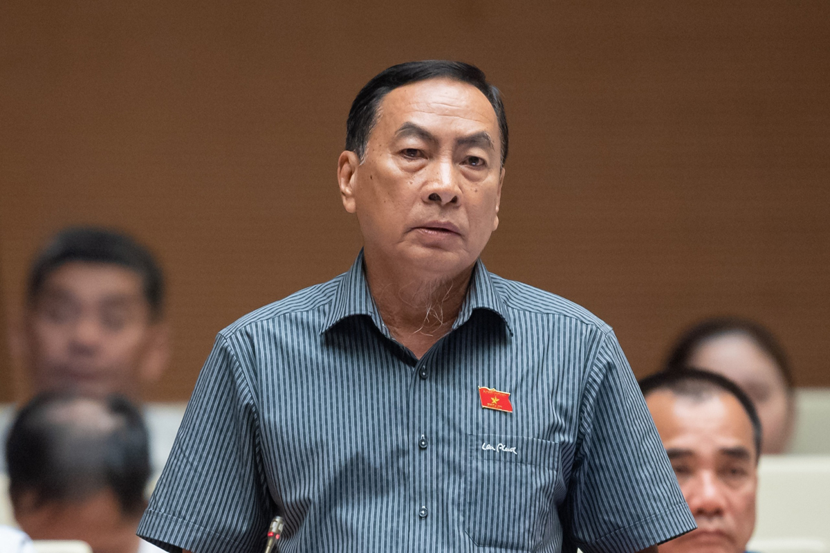 Đại biểu Phạm Văn Hòa, Đoàn ĐBQH tỉnh Đồng Tháp thảo luận
