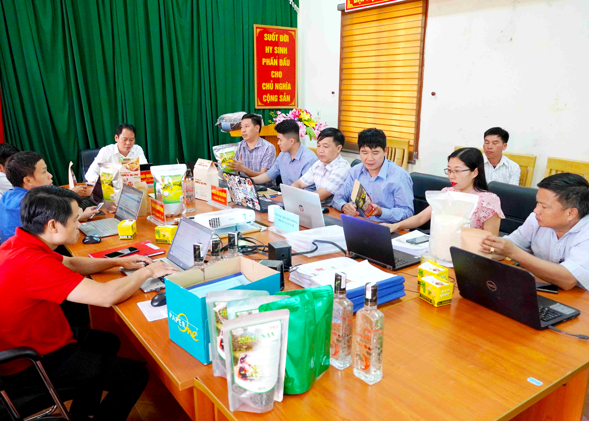 Huyện Hoàng Su Phì tổ chức đánh giá, phân hạng sản phẩm OCOP năm 2022.
