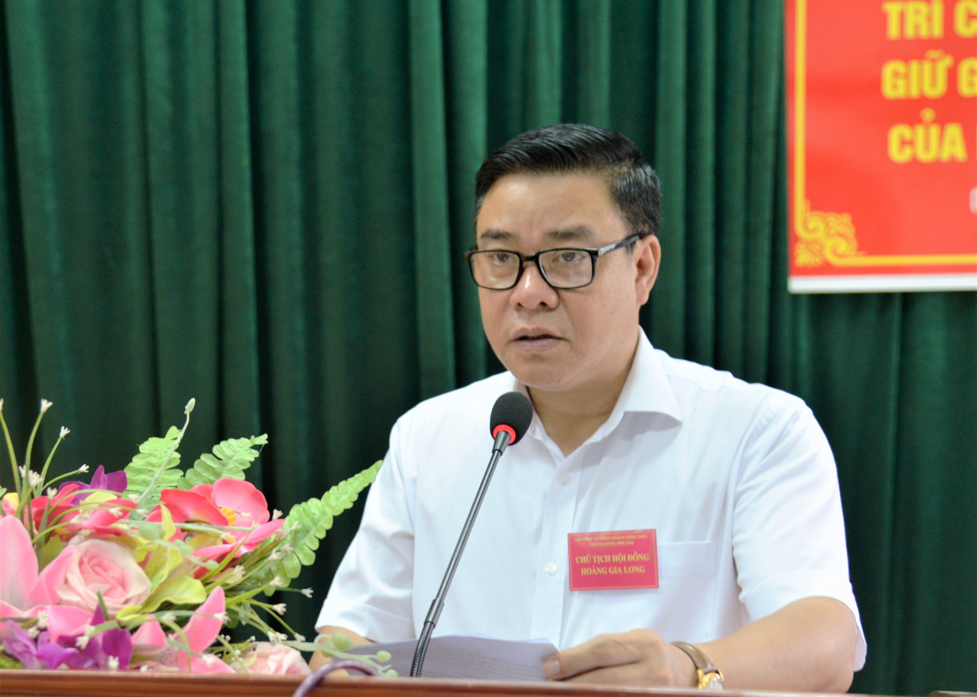 Phó Chủ tịch Thường trực UBND tỉnh Hoàng Gia Long phát biểu tại Lễ khai mạc kỳ thi nâng ngạch công chức năm 2022.