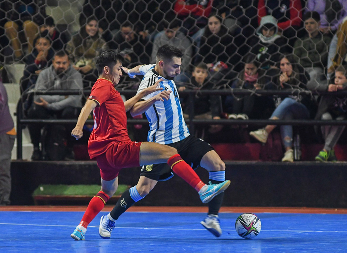 Đội tuyển futsal Việt Nam không thể tạo ra bất ngờ trước đương kim á quân thế giới. 