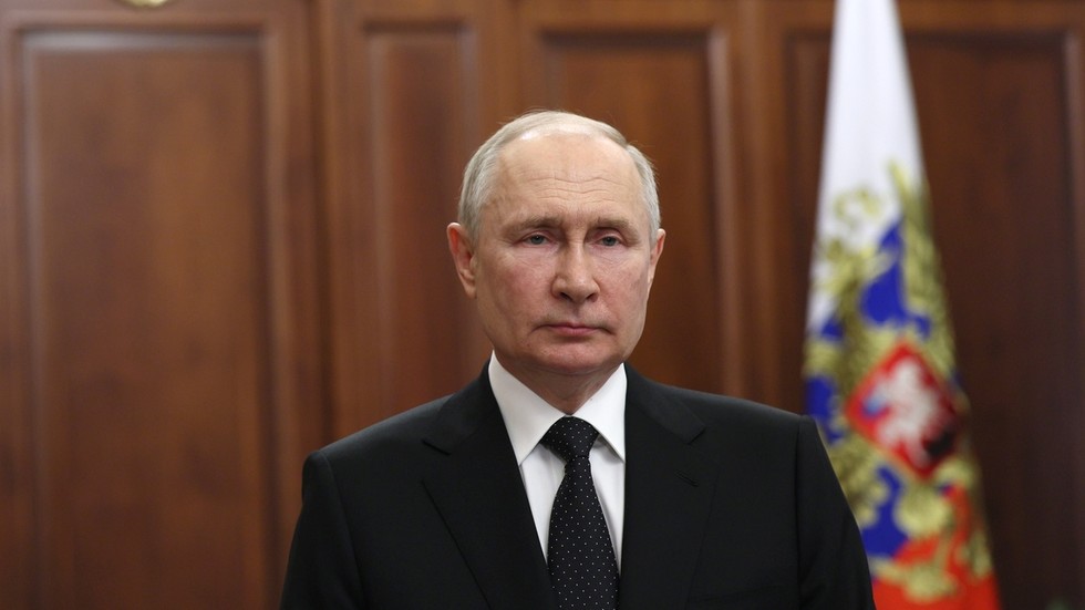 Tổng thống Nga Putin có bài phát biểu trên truyền hình toàn quốc sau khi ông Evgeny Prigozhin, lãnh đạo  Tập đoàn quân sự tư nhân Wagner, kêu gọi nổi loạn vũ trang.
