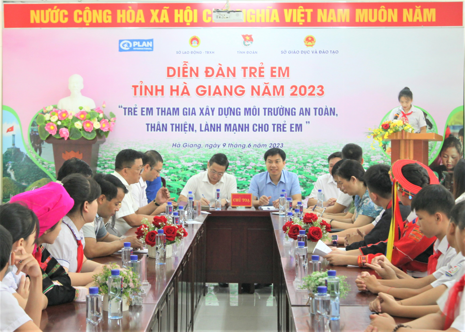 Diễn đàn thu hút đông đảo trẻ em tham gia.