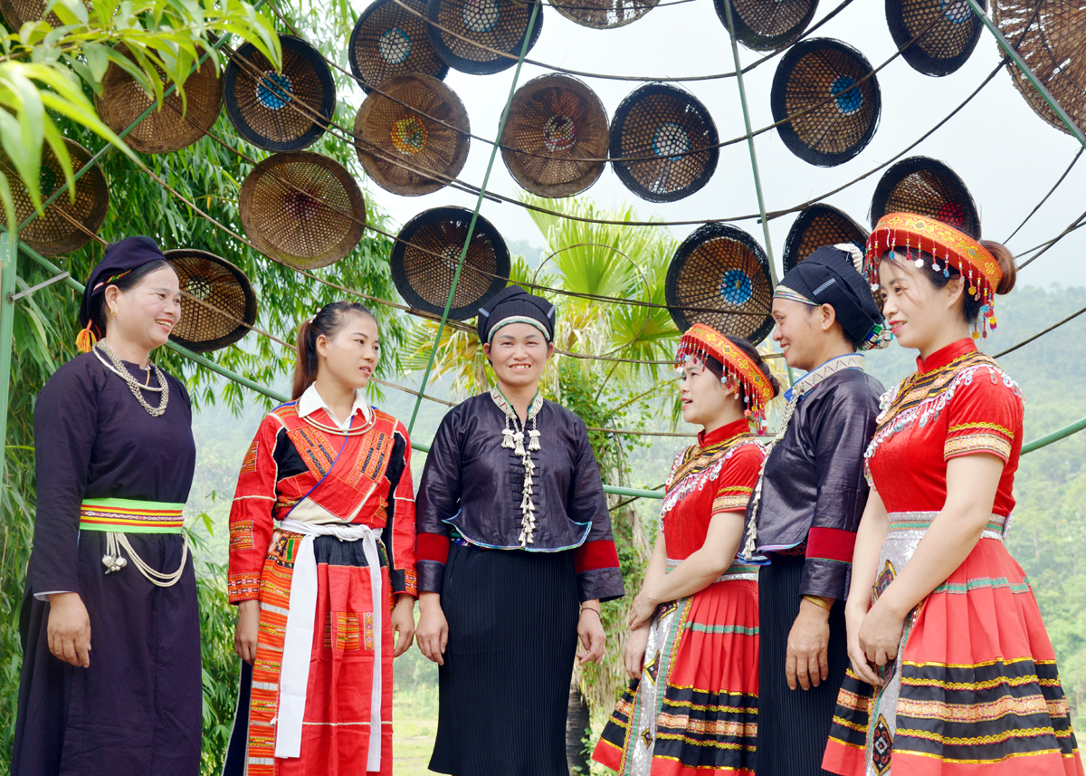 Hội nàng dâu các dân tộc trên địa bàn huyện Quang Bình chia sẻ kinh nghiệm xây dựng gia đình hạnh phúc.