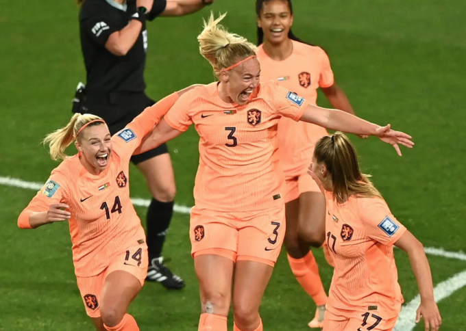 Stefanie van der Gragt ghi bàn giúp Hà Lan đánh bại Bồ Đào Nha tại World Cup 2023 ngày 23/7.