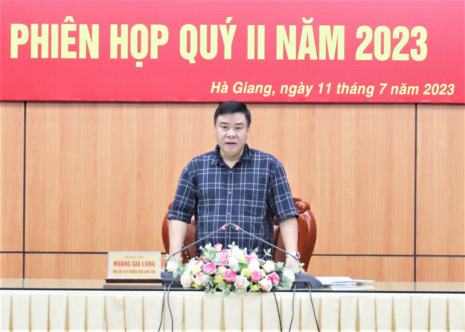 Phó Chủ tịch Thường trực UBND tỉnh Hoàng Gia Long kết luận phiên họp.
