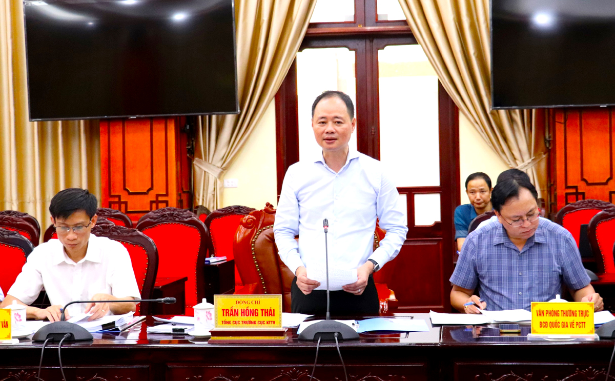 Tổng cục trưởng Tổng cục Khí tượng Thủy văn Trần Hồng Thái phát biểu tại buổi làm việc.
