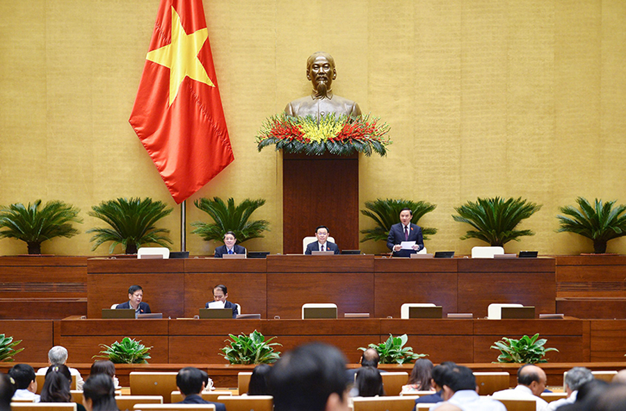Phó Chủ tịch Quốc hội Nguyễn Khắc Định điều hành phiên thảo luận
