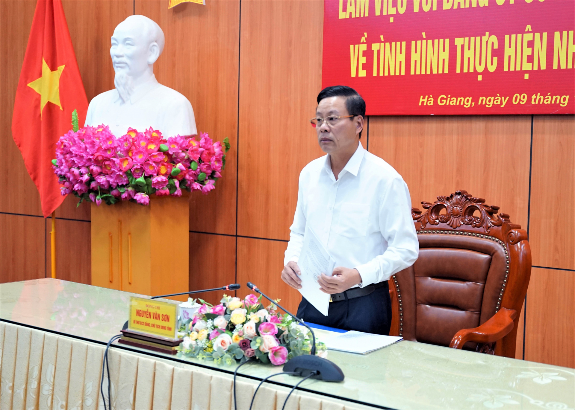 Chủ tịch UBND tỉnh Nguyễn Văn Sơn kết luận buổi làm việc.