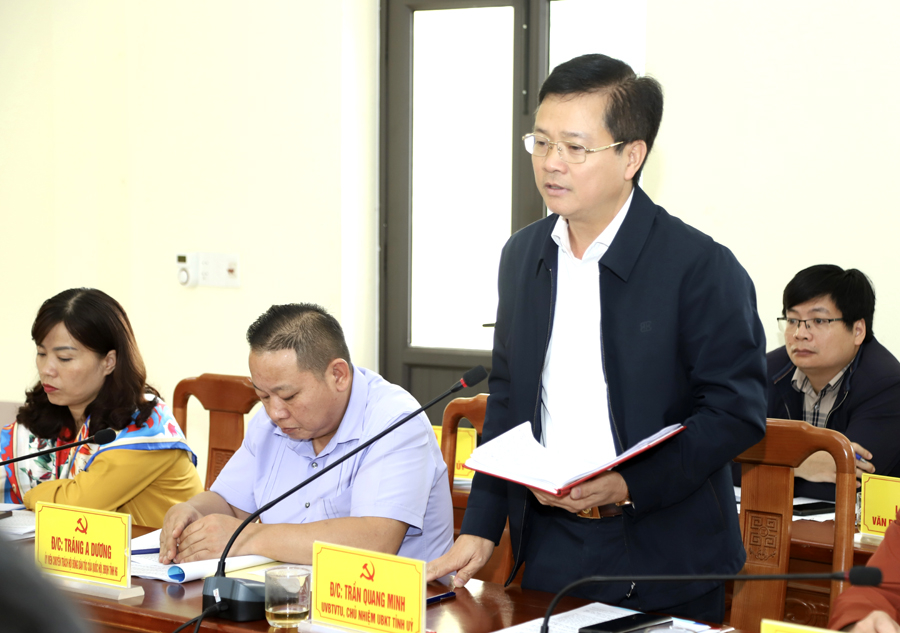 Chủ nhiệm Ủy ban Kiểm tra Tỉnh ủy Trần Quang Minh thảo luận
