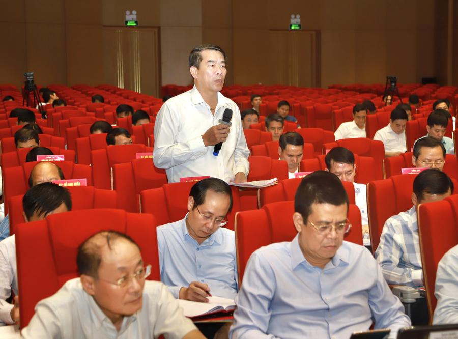 Bí thư Huyện ủy Yên Minh Ngô Xuân Nam thảo luận về khó khăn thu ngân sách và giải ngân vốn đầu tư công

