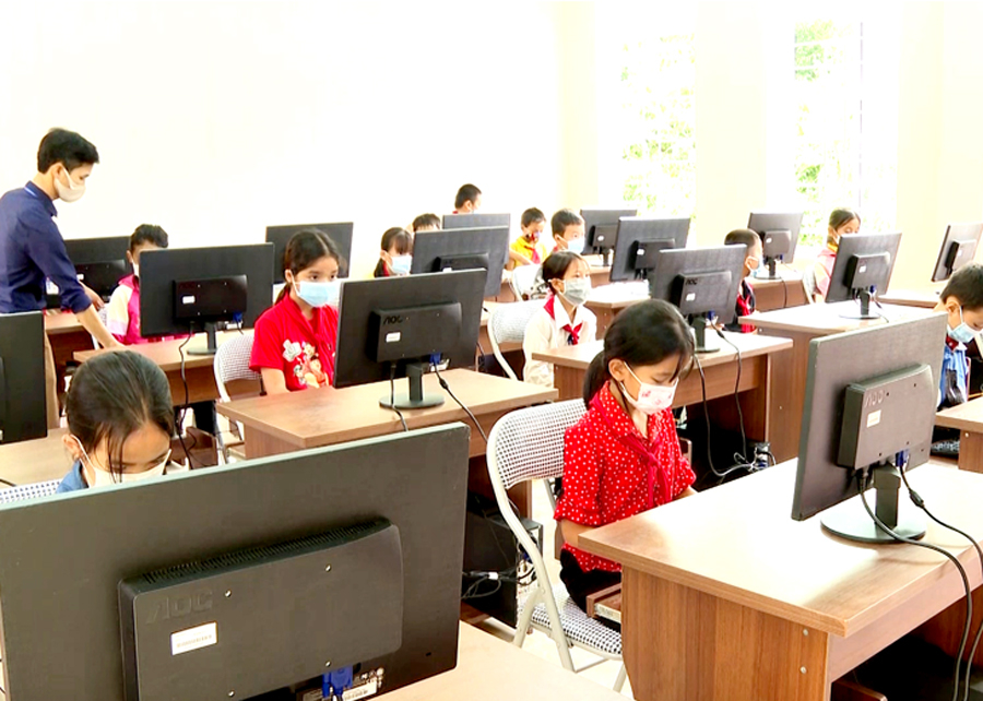 Tiết học Tin học tại Trường Tiểu học B xã Ngọc Linh.
