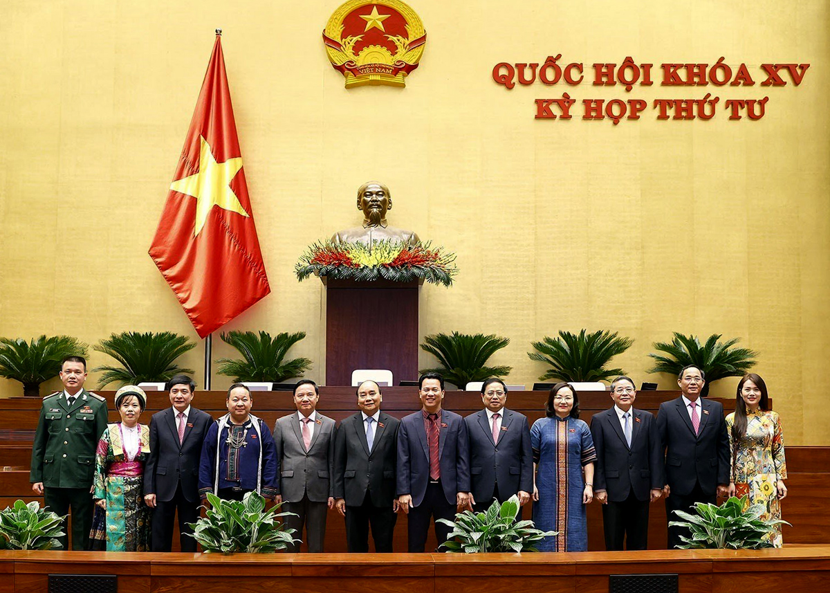 Đoàn ĐBQH Hà Giang chụp ảnh lưu niệm với các đồng chí lãnh đạo Đảng, Nhà nước, Chính phủ, Quốc hội tại Kỳ họp.