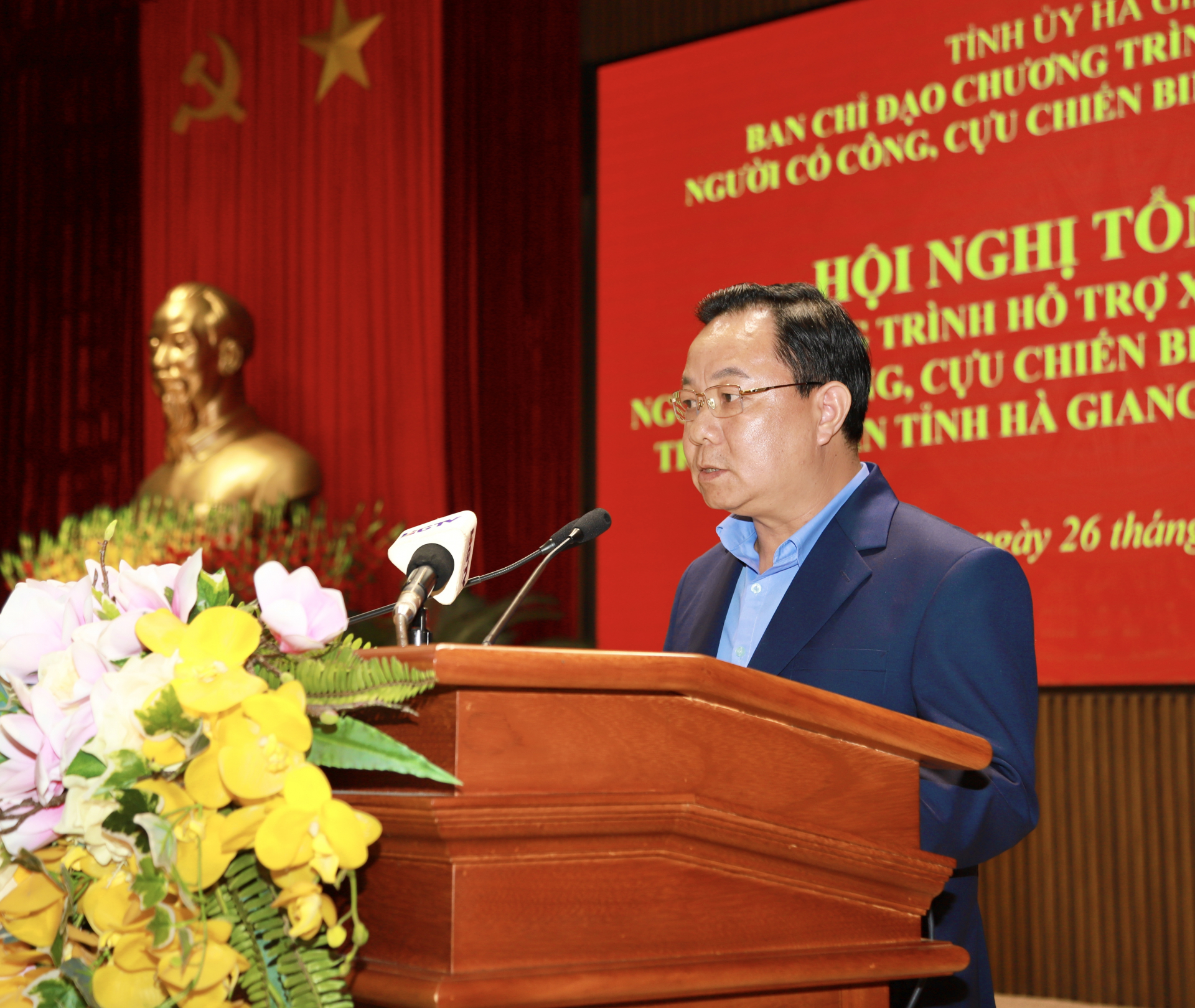 Lãnh đạo huyện Xín Mần phát biểu thảo luận