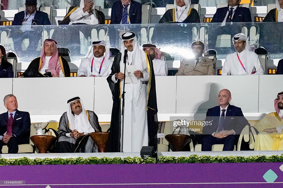 Tại lễ khai mạc, Quốc vương Qatar Tamim bin Hamad Al Thani gửi lời chào đón tất cả mọi người đến với World Cup 2022. Ông nhấn mạnh, World Cup 2022 sẽ trở thành vòng chung kết bóng đá thế giới thành công nhất lịch sử nhờ sự nỗ lực hết mình của Qatar và các đối tác.