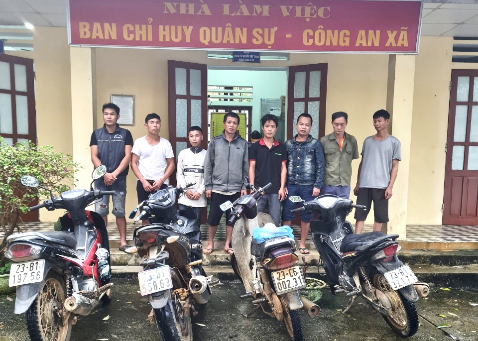 Các đối tượng trong vụ đánh bạc tại xã Linh Hồ bị tạm giữ