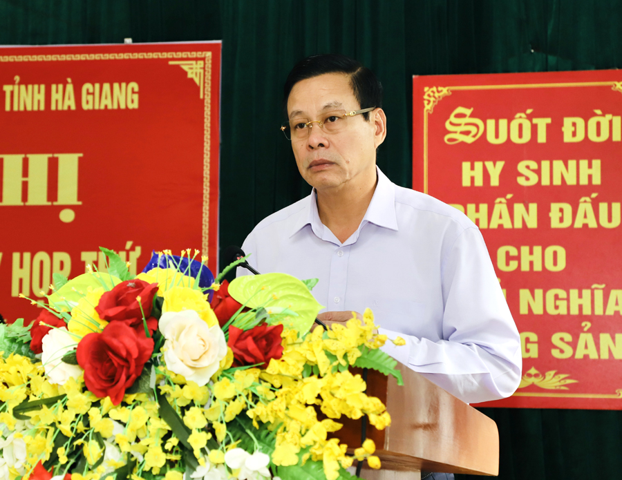 Chủ tịch UBND tỉnh Nguyễn Văn Sơn phát biểu tiếp thu ý kiến cử tri
