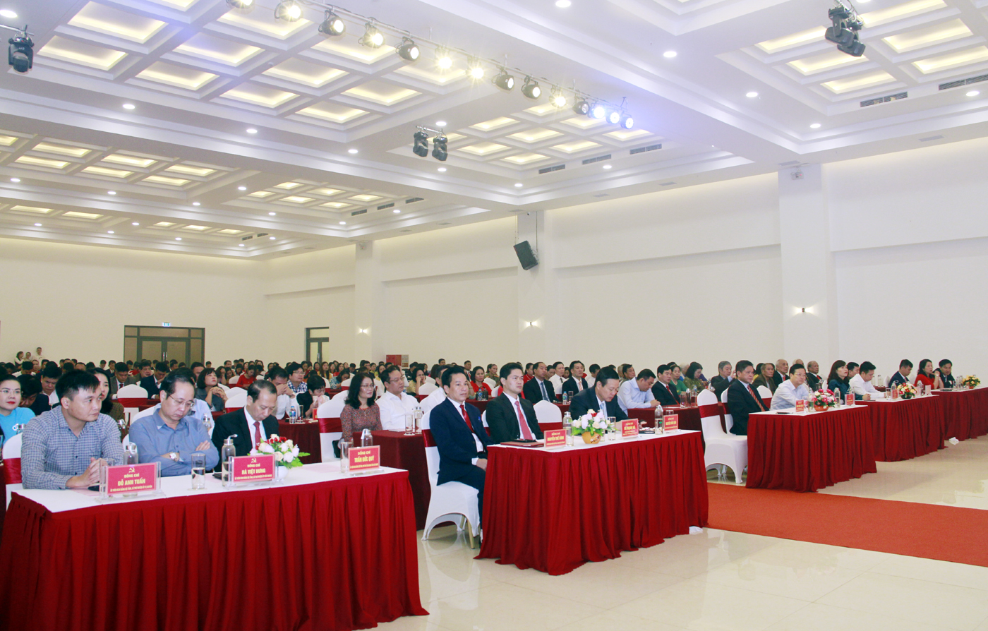 Các đại biểu dự Lễ Kỷ niệm 40 năm Ngày Nhà giáo Việt Nam