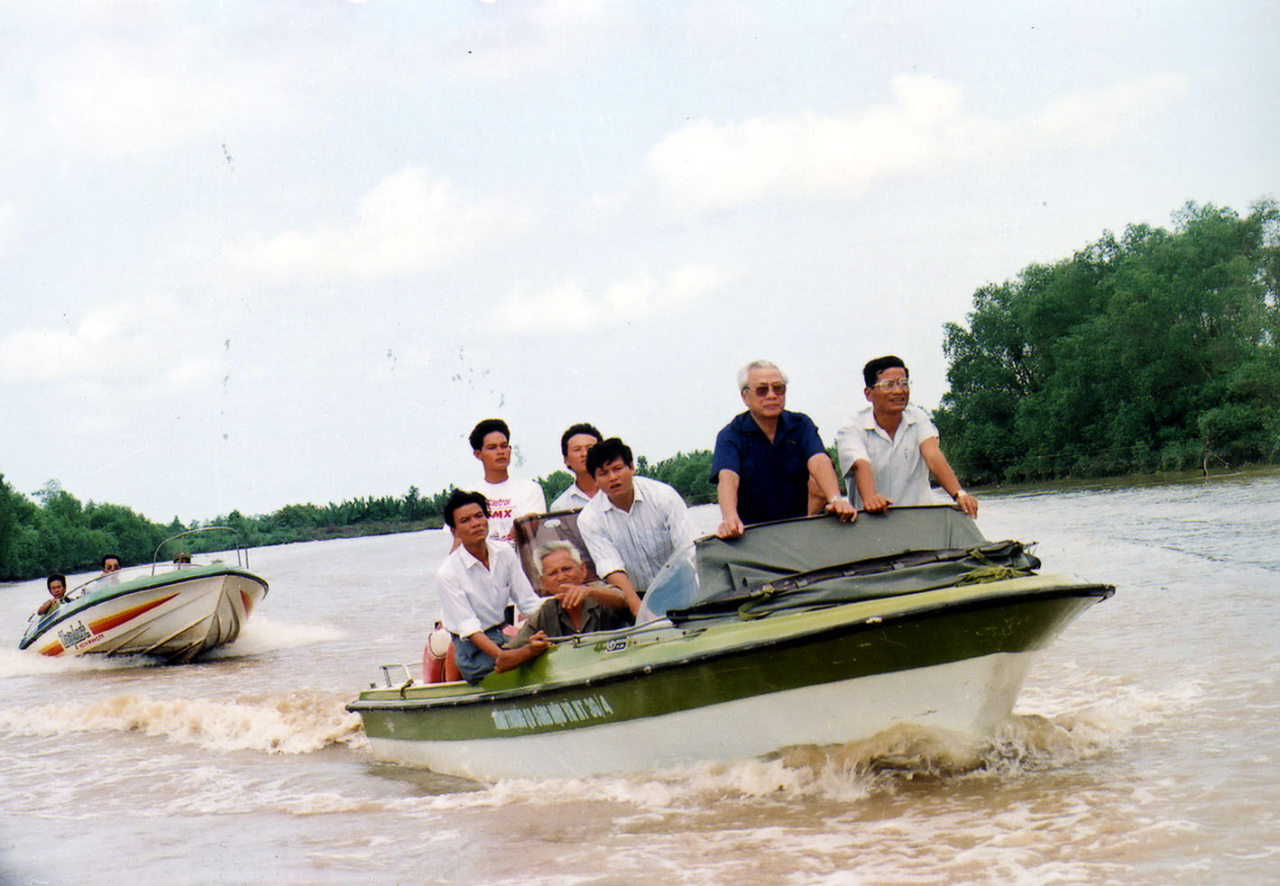 Năm 1996, Thủ tướng Võ Văn Kiệt khảo sát trước khi đào kênh T5 (ở An Giang) với mục đích thoát lũ ra biển Tây. Năm 2009, kênh T5 được đặt tên là Võ Văn Kiệt.