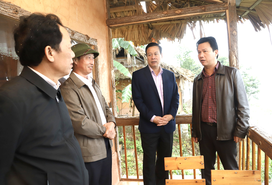 Bí thư Tỉnh ủy Đặng Quốc Khánh và Chủ tịch UBND tỉnh Nguyễn Văn Sơn kiểm tra hoạt động thu hút đầu tư phát triển du lịch cộng đồng ở Hồ Thầu
