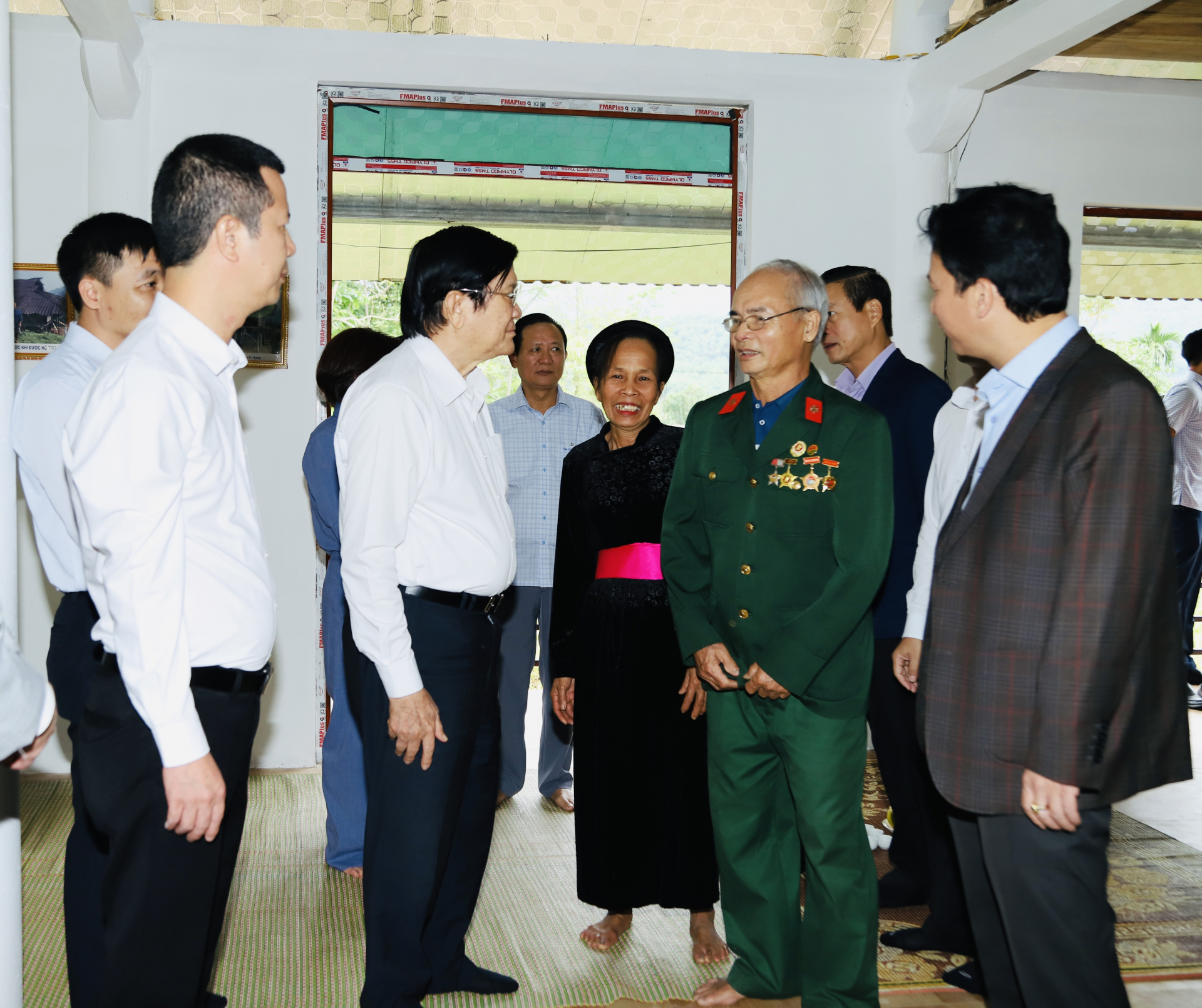 Nguyên Chủ tịch nước Trương Tấn Sang cùng đoàn công tác thăm hỏi gia đình CCB Trần Đức Vệ