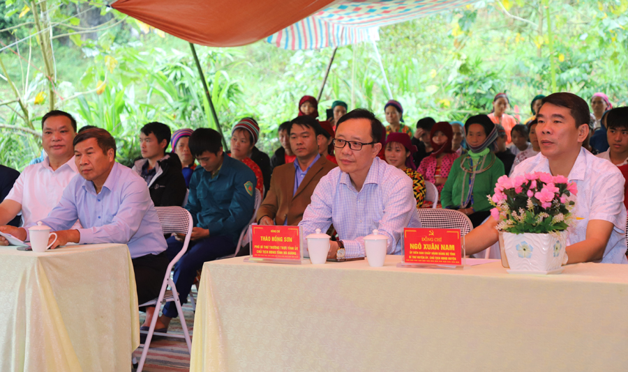 Các đại biểu tham dự Ngày hội Đại đoàn kết tại thông Khâu Vạc 1.

