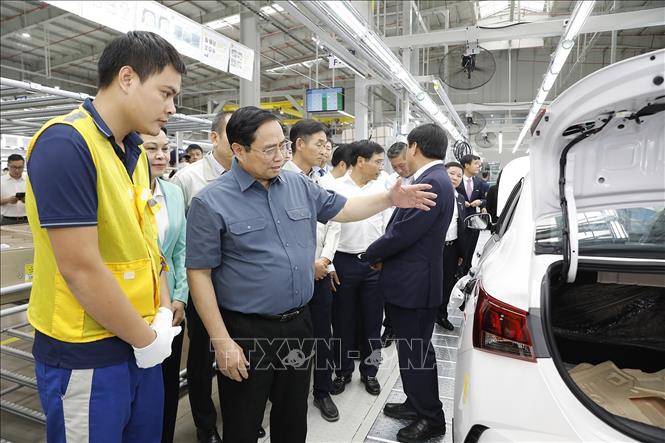 Thủ tướng Phạm Minh Chính tham quan dây truyền sản xuất, lắp ráp ô tô Hyundai Thành Công. 