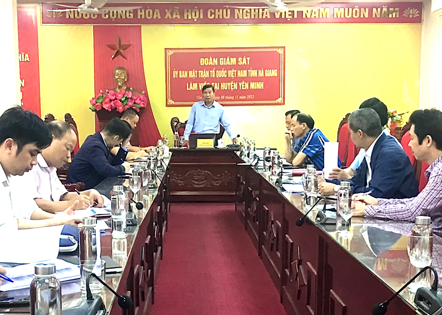 Đoàn giám sát Ủy ban MTTQ tỉnh làm việc tại huyện Yên Minh.
