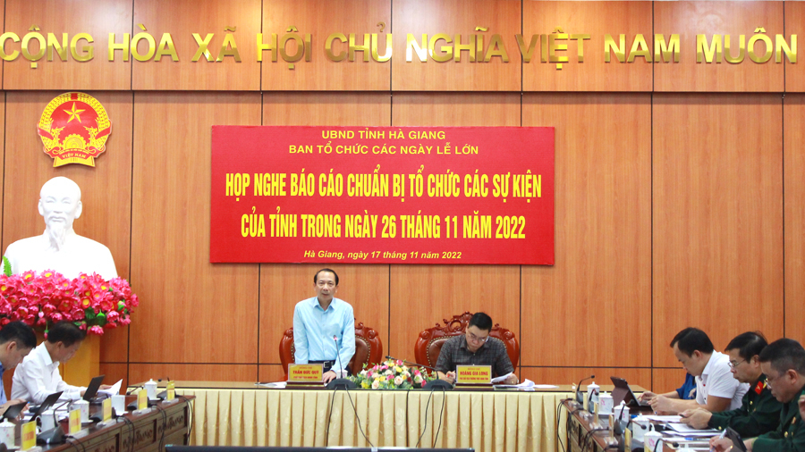 Phó Chủ tịch UBND tỉnh Trần Đức Quý phát biểu tại cuộc họp
