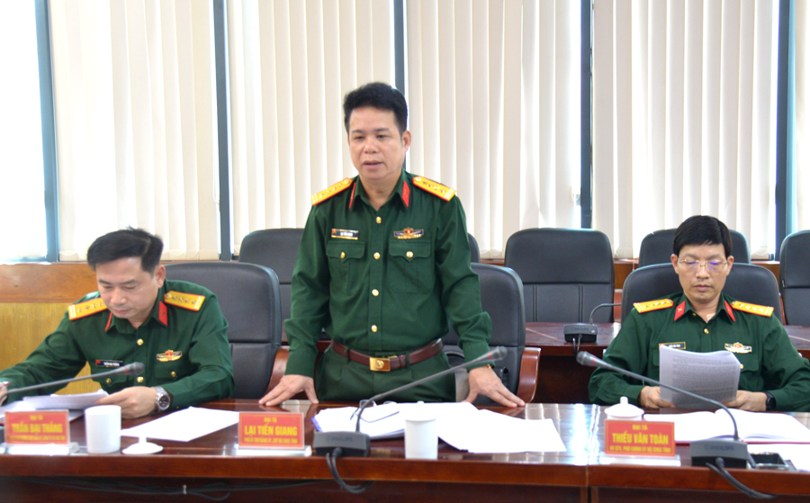 Đại tá Lại Tiến Giang, Chỉ huy trưởng Bộ CHQS tỉnh phát biểu tại hội nghị
