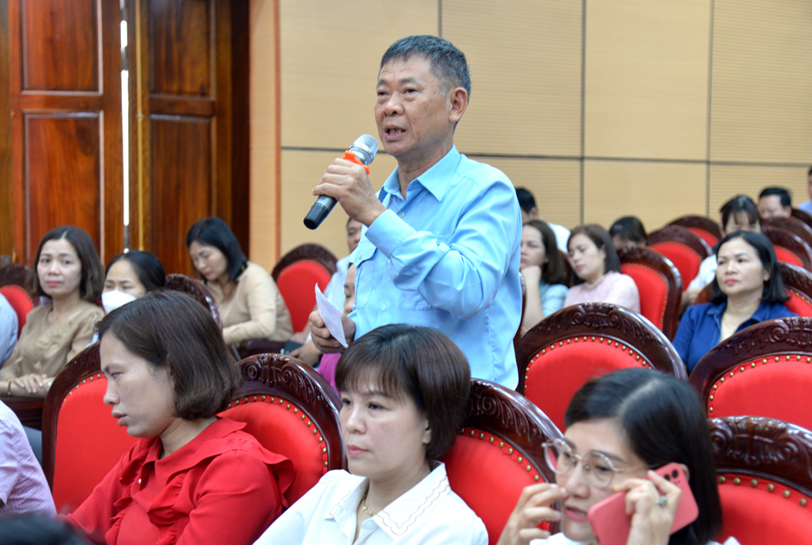 Cử tri thành phố Hà Giang đề xuất, kiến nghị với đại biểu HĐND tỉnh.
