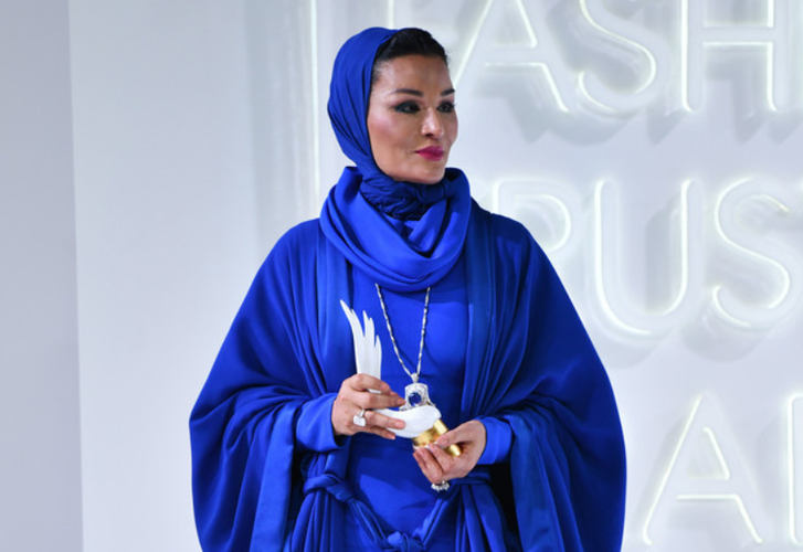Bà Sheikha Moza cũng nhiều lần lọt vào danh sách người phụ nữ mặc đẹp nhất thế giới do tạp chí Vanity Fair bình chọn.