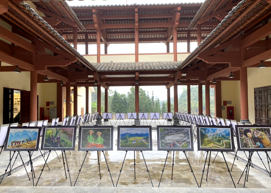 Triển lãm các bức ảnh đẹp tại Bảo tàng Không gian văn hóa các dân tộc vùng Cao nguyên đá Đồng Văn 