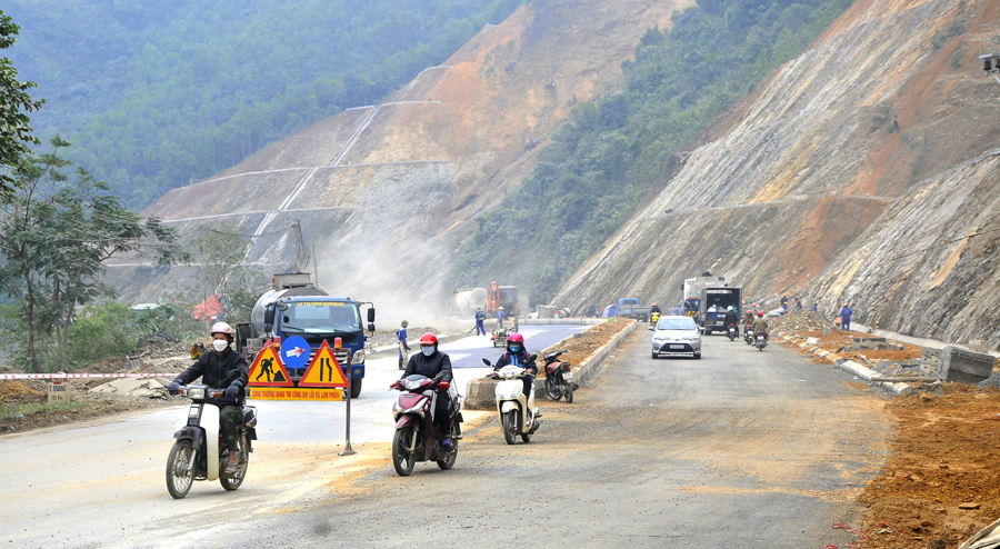 Dự án nâng cấp, mở rộng quốc lộ 2, đoạn đầu cầu Mè (thành phố Hà Giang) mở ra không gian và tạo lực đẩy KT - XH khu vực trung tâm kinh tế - chính trị của tỉnh.